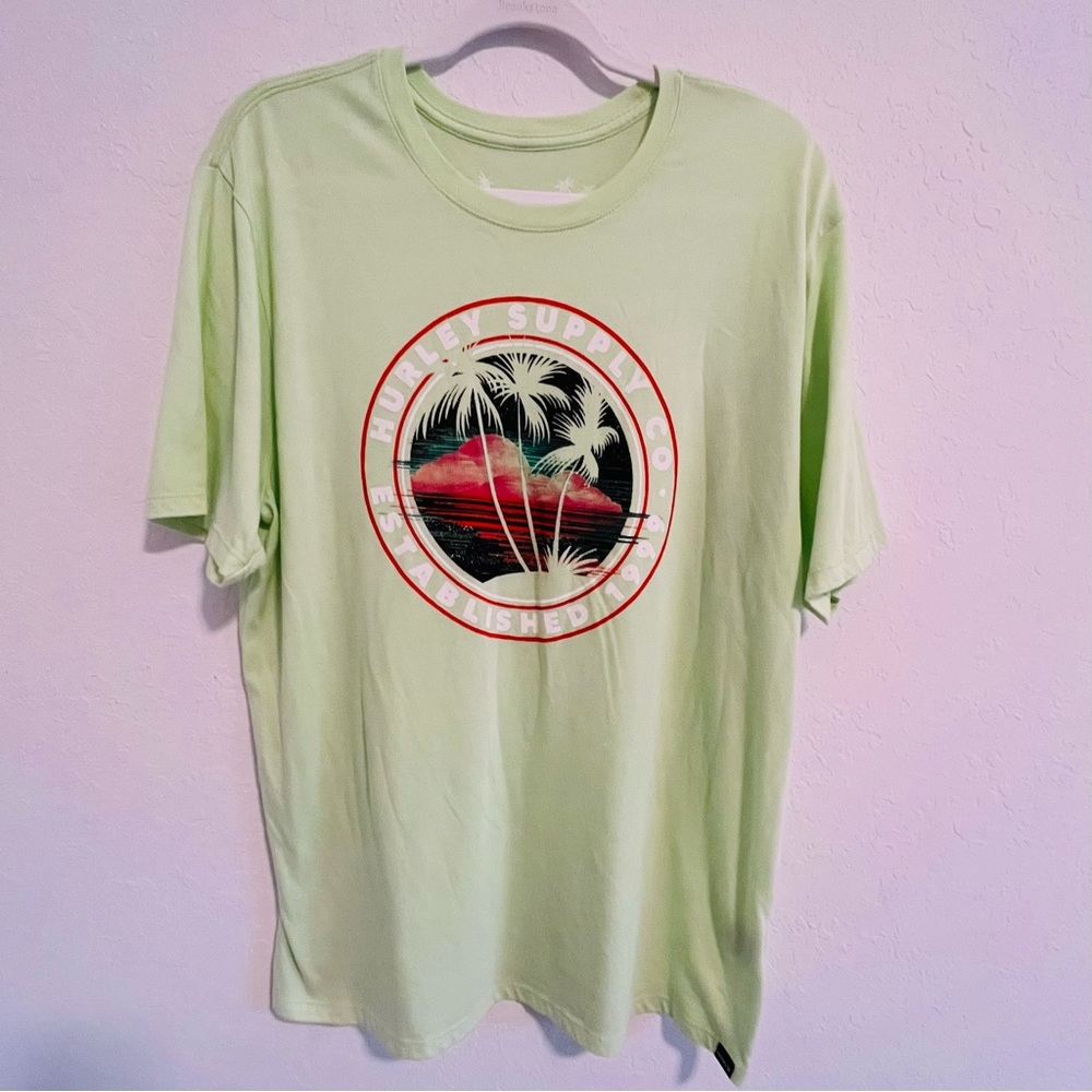 NWT Hurley Men's Classic Graphic Short Sleeve Shirt Round NeckLight Green Large